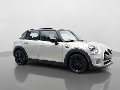 Used 2021 MINI Cooper 4-Door Hardtop w/ 6.5" Touchscreen Package FWD image 7