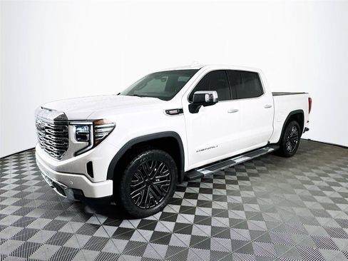Used 2022 GMC Sierra 1500 Denali w/ Technology Package AWD/4WD image 1