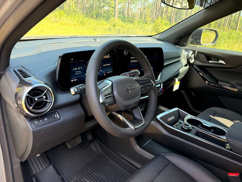 New 2027 Chevrolet Equinox LT w/ Convenience Package II FWD image 13