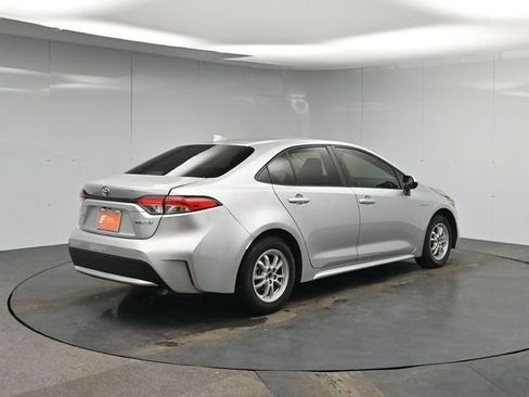 Used 2020 Toyota Corolla LE image 4