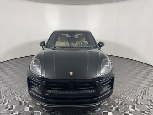 Used 2025 Porsche Macan image 10