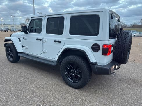 Used 2023 Jeep Wrangler Unlimited Sahara image 5