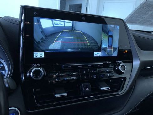 Used 2021 Toyota Highlander Limited image 26