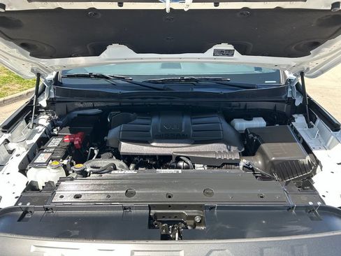 Used 2024 Nissan Titan PRO-4X w/ Pro-4x Convenience Package AWD/4WD image 33