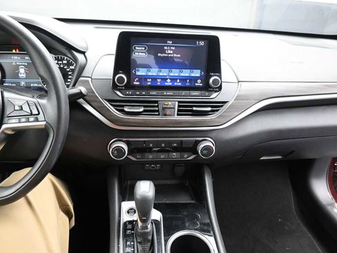 Used 2024 Nissan Altima 2.5 SV image 12