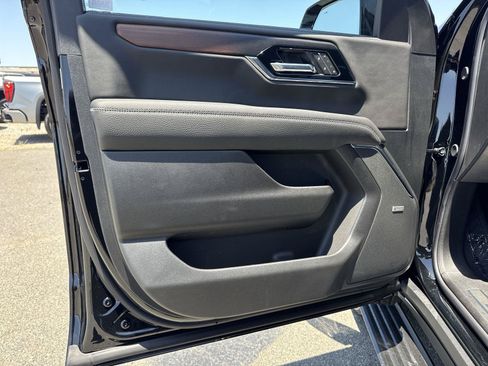New 2026 GMC Yukon Denali w/ Denali Reserve Package AWD/4WD image 18
