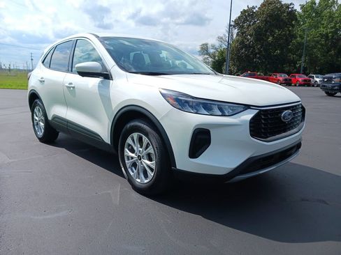 Used 2023 Ford Escape Active w/ Tech Pack #2 AWD/4WD image 3