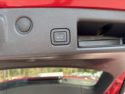 Used 2024 Chevrolet Equinox LT w/ LPO, Floor Liner Package FWD image 15