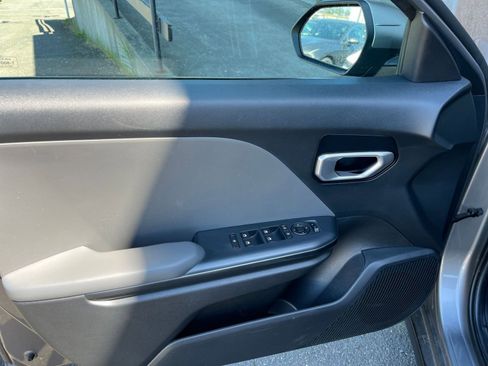 Used 2025 Kia K4 FWD image 18