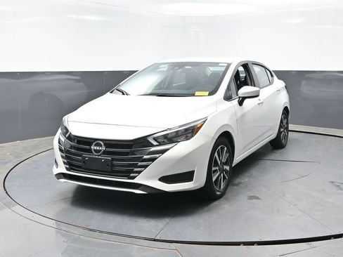 Used 2025 Nissan Versa SV FWD image 5