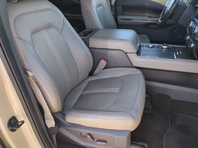 Used 2018 Ford Expedition Limited w/ Equipment Group 302A AWD/4WD image 18