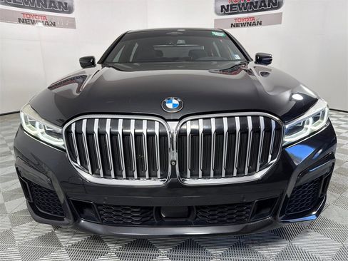 Used 2020 BMW 740i w/ M Sport Package image 10