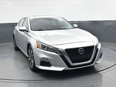 Used 2022 Nissan Altima 2.5 SV w/ SV Premium Package