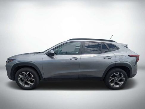 Used 2025 Chevrolet Trax LT w/ LT Convenience Package FWD image 6