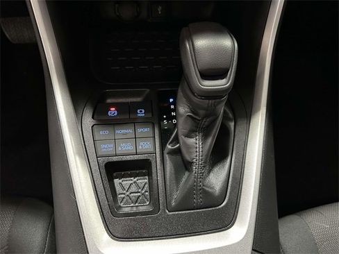 Used 2022 Toyota RAV4 XLE image 25