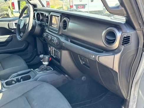 Certified 2023 Jeep Gladiator Sport AWD/4WD image 16