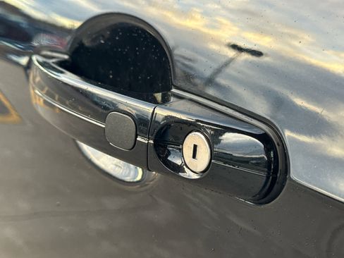 Used 2019 Ford Escape Titanium image 8