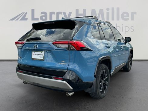 Used 2022 Toyota RAV4 SE w/ Convenience Package image 5