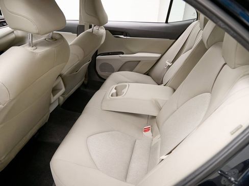 Used 2018 Toyota Camry LE image 22