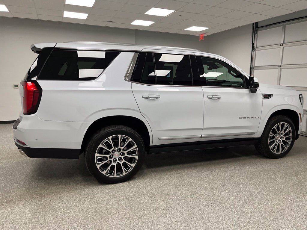 Used 2026 GMC Yukon Denali w/ Sun & Power Step Package AWD/4WD image 11