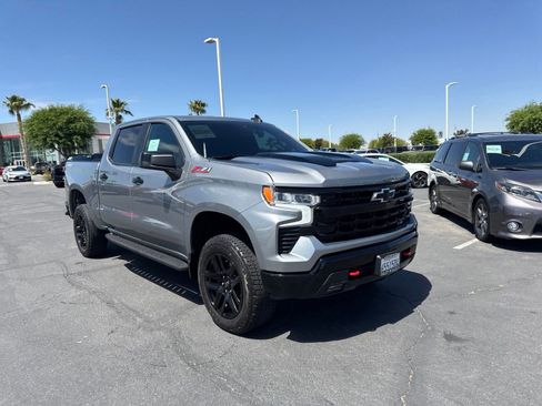 Used 2025 Chevrolet Silverado 1500 LT Trail Boss w/ LPO, Dark Essentials Package AWD/4WD image 3