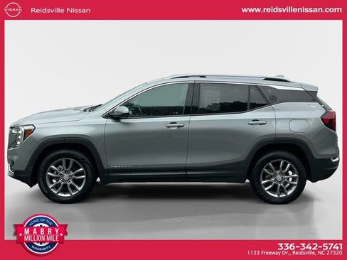 Used 2024 GMC Terrain SLT image 3