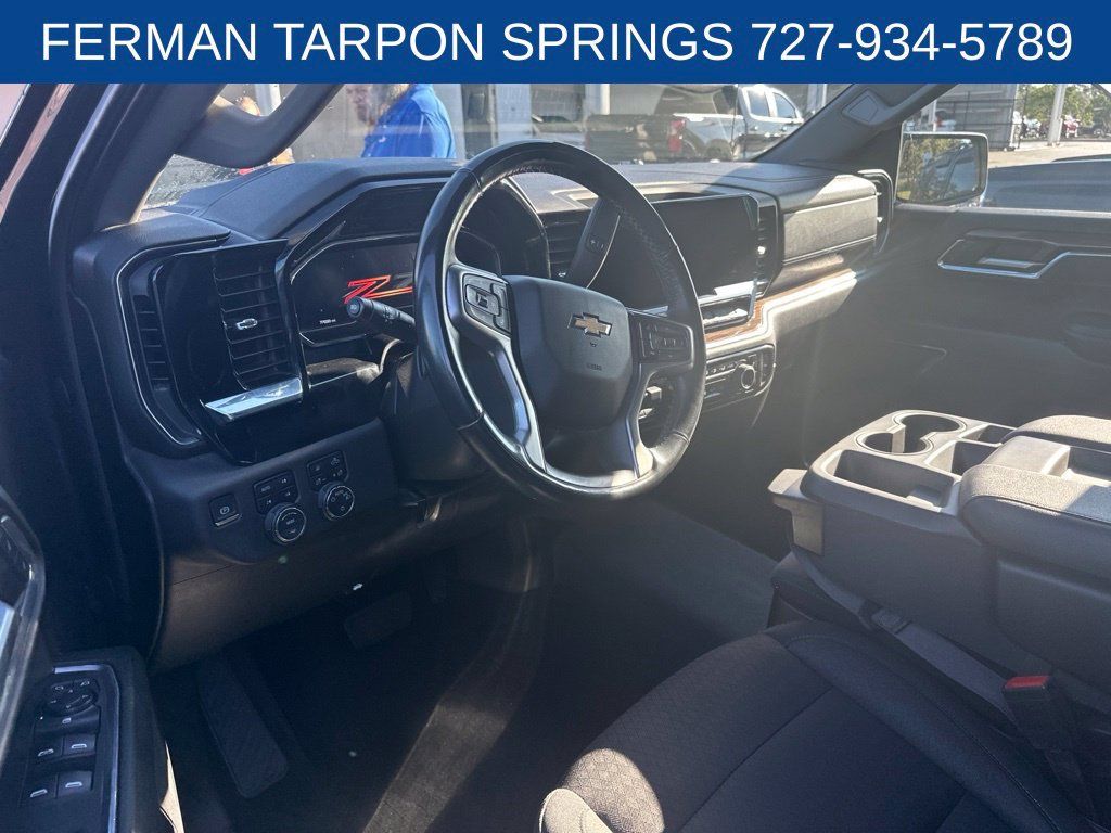 Used 2023 Chevrolet Silverado 1500 LT AWD/4WD image 6