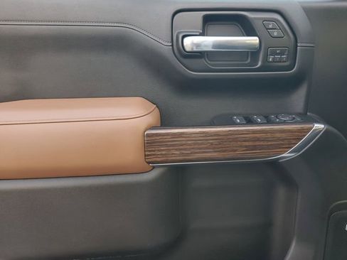 Used 2020 Chevrolet Silverado 1500 High Country w/ Technology Package image 24