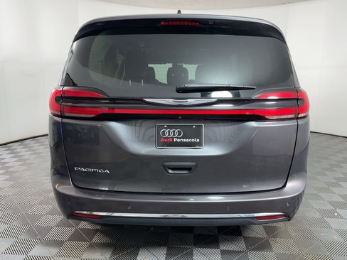 Used 2023 Chrysler Pacifica Touring-L image 8