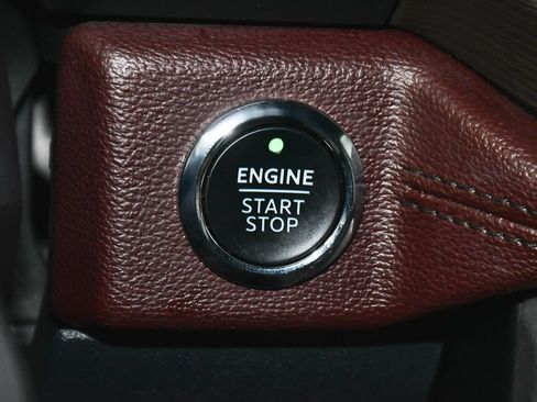 Used 2023 Ford Expedition Limited AWD/4WD image 27