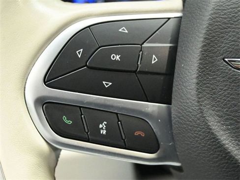 Used 2020 Chrysler Pacifica Limited w/ Advanced Safetytec Group image 12