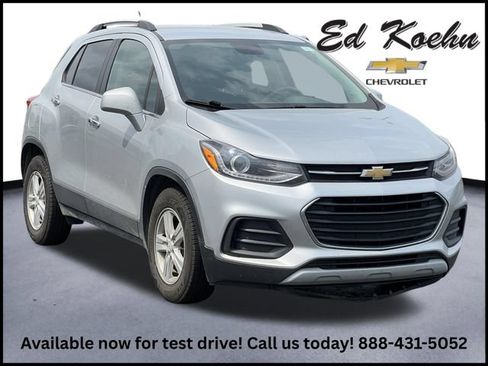 Used 2018 Chevrolet Trax LT w/ LT Convenience Package FWD image 1
