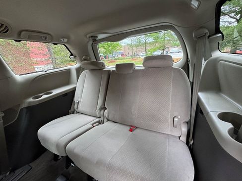 Used 2017 Toyota Sienna LE FWD image 10
