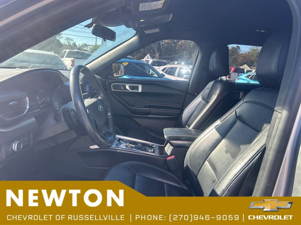 Used 2020 Ford Explorer XLT w/ Equipment Group 202A AWD/4WD image 4