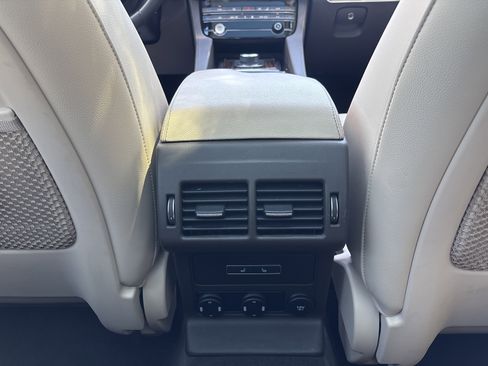 Used 2019 Jaguar F-PACE Prestige AWD/4WD image 27