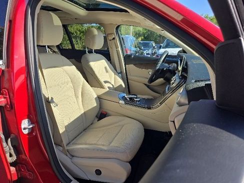 Used 2019 Mercedes-Benz GLC 300 4MATIC image 12