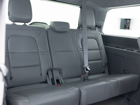 Used 2018 Lincoln Navigator Reserve w/ Technology Package image 31