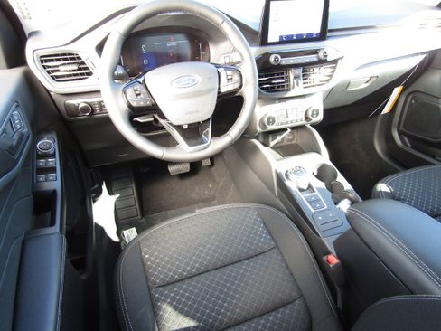 New 2026 Ford Escape Active w/ Cold Weather Package AWD/4WD image 2