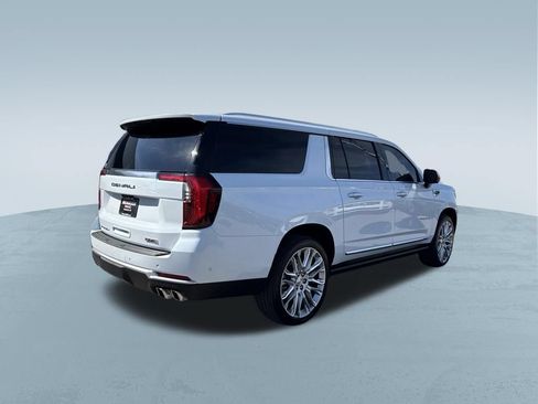 Used 2026 GMC Yukon XL Denali w/ Denali Reserve Package AWD/4WD image 8