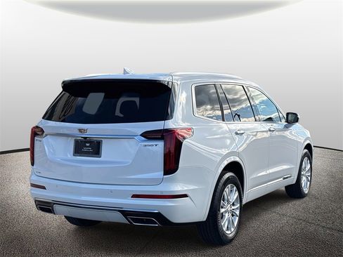 New 2025 Cadillac XT6 Luxury image 2