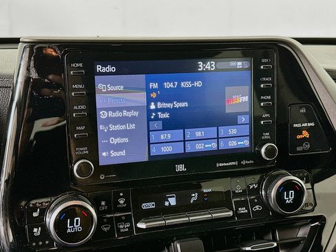 Used 2020 Toyota Highlander Limited image 21