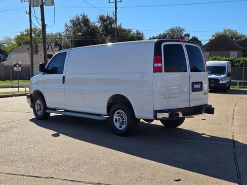 Used 2022 GMC Savana 2500 w/ Driver Convenience Package image 7
