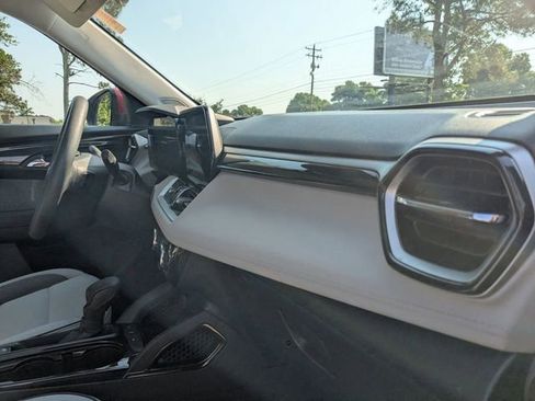 Used 2025 Chevrolet TrailBlazer LT FWD image 33