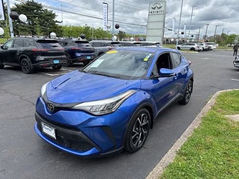Used 2021 Toyota C-HR XLE FWD image 3