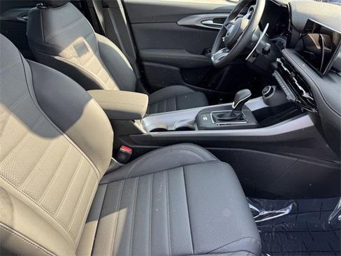 New 2025 Alfa Romeo Tonale w/ Premium Package image 8