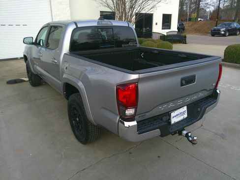 Used 2021 Toyota Tacoma SR5 image 9