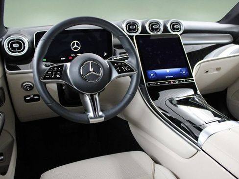 Used 2025 Mercedes-Benz GLC 300 image 17