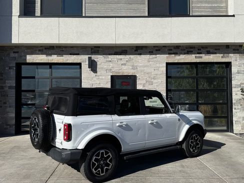 Used 2023 Ford Bronco Outer Banks AWD/4WD image 3