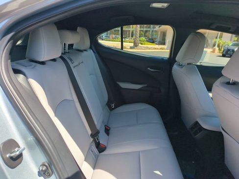 Used 2023 Lexus UX 250h FWD image 28