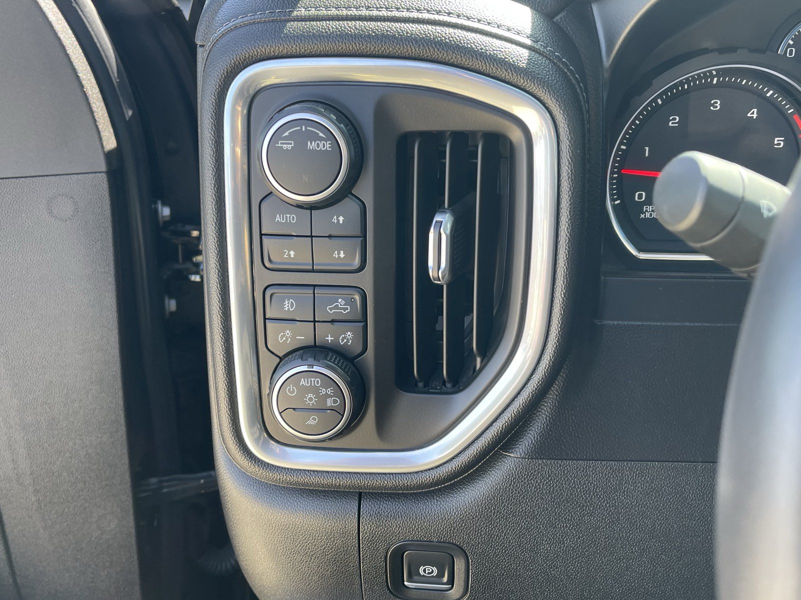 Used 2020 Chevrolet Silverado 2500 LTZ w/ LTZ Plus Package AWD/4WD image 25